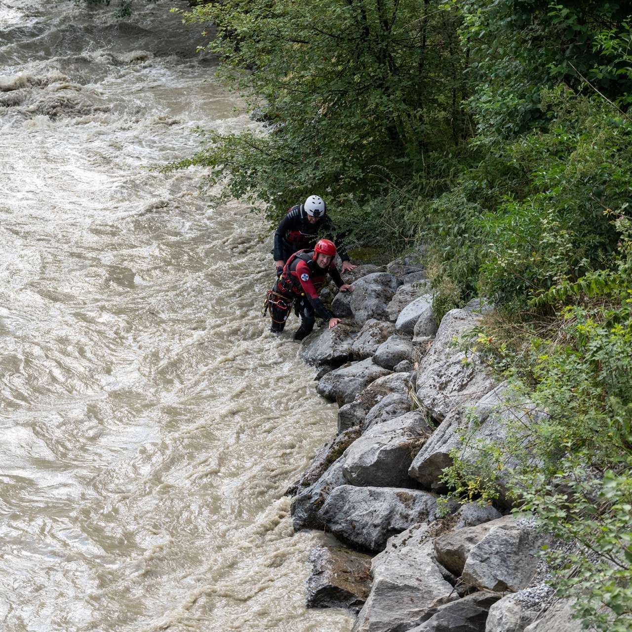 Rettungsschwimmer in der Ruetz