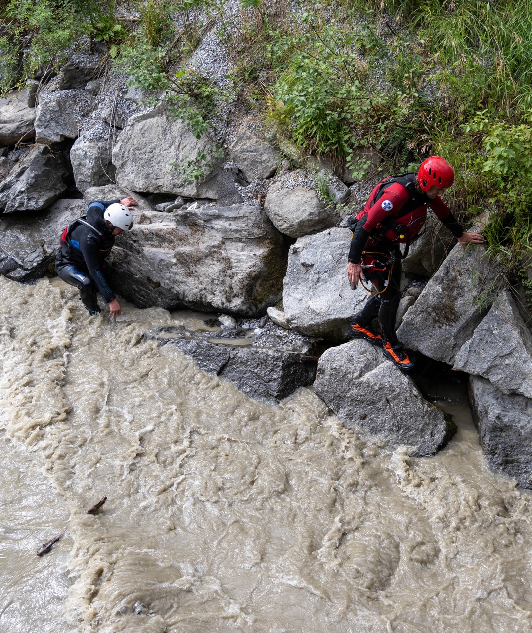 Rettungsschwimmer in der Ruetz