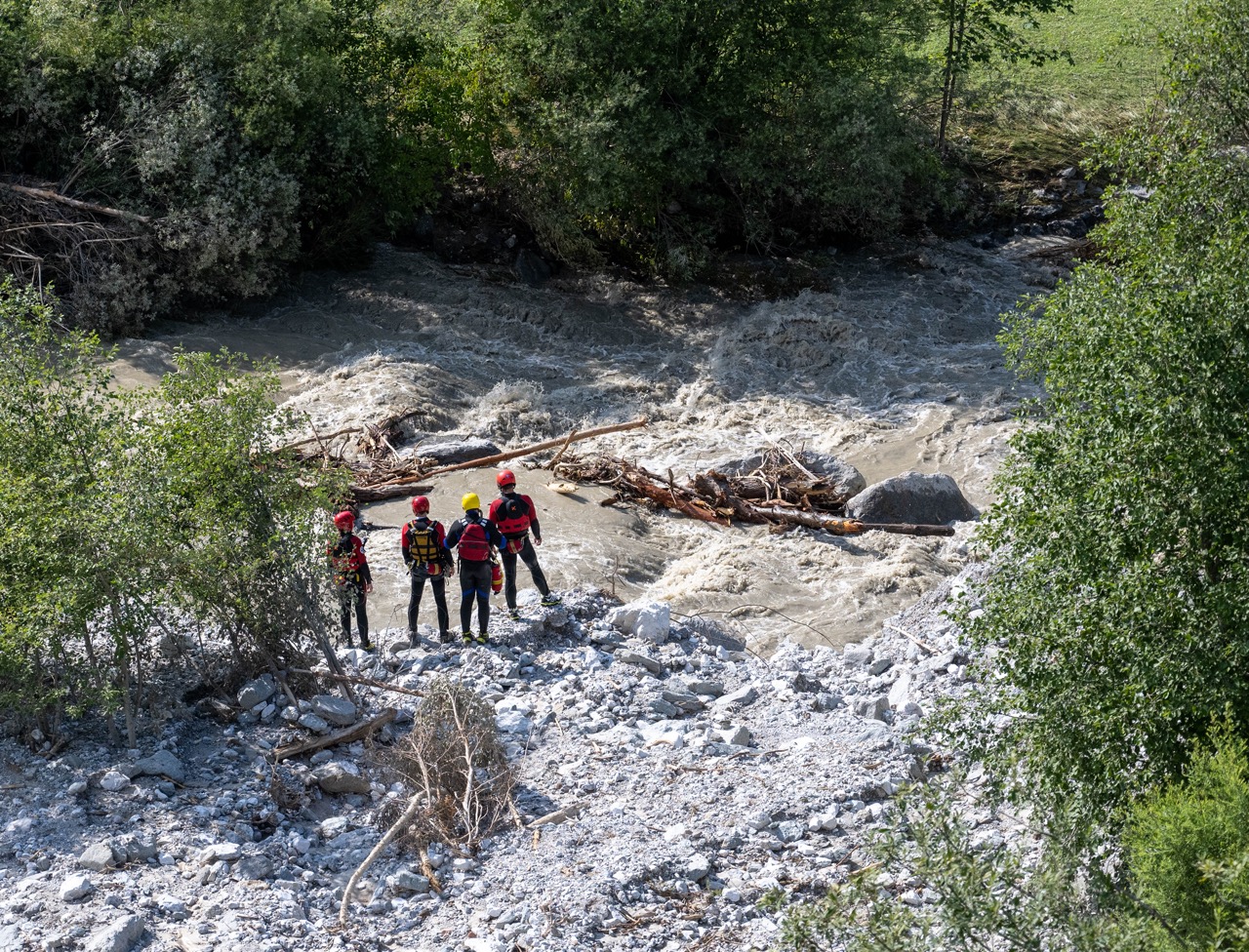 Rettungsschwimmer in der Ruetz