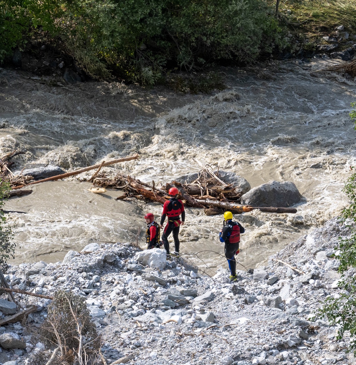 Rettungsschwimmer in der Ruetz