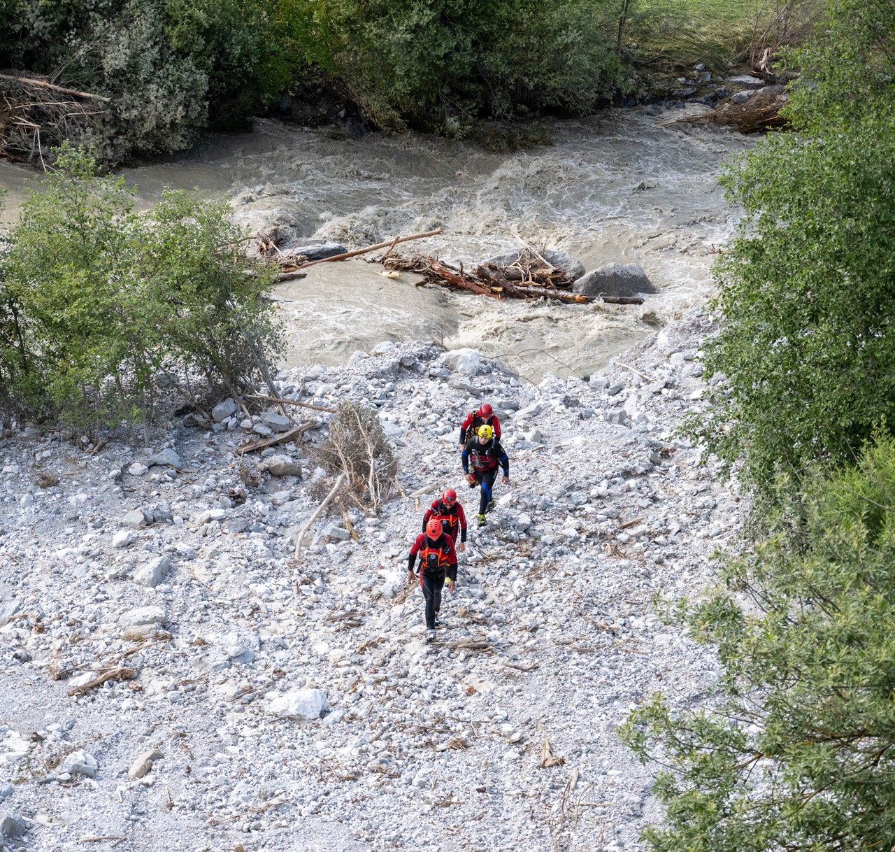 Rettungsschwimmer in der Ruetz