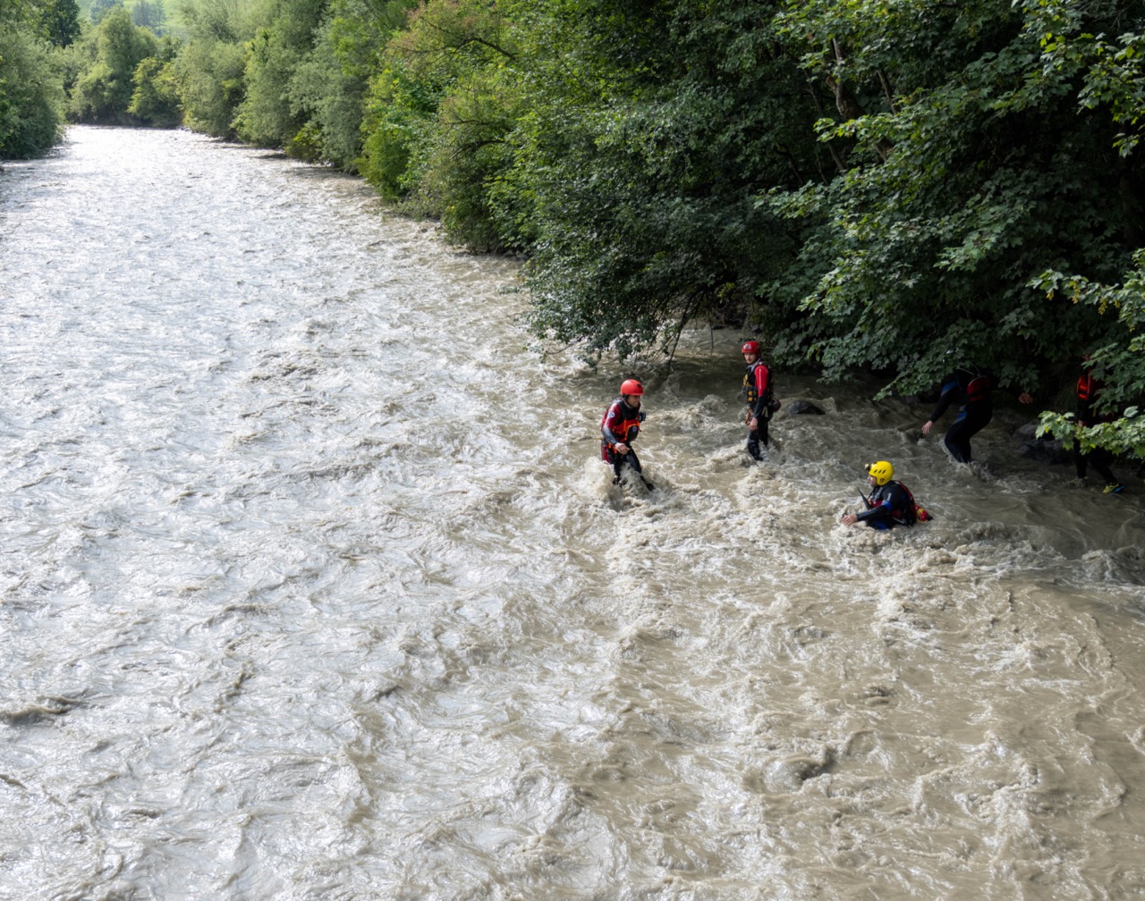 Rettungsschwimmer in der Ruetz