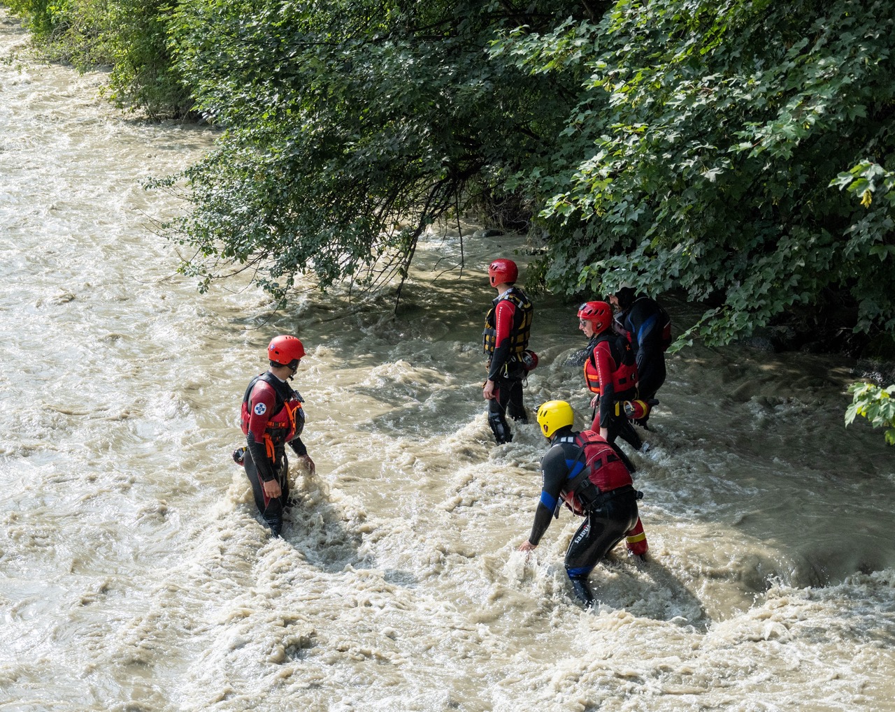 Rettungsschwimmer in der Ruetz